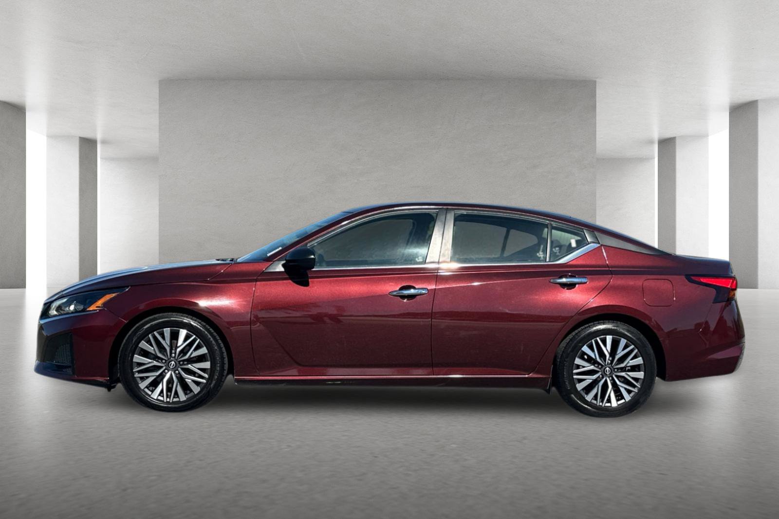 Used 2024 Nissan Altima 2.5 SV FWD image 7