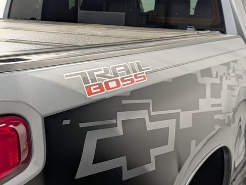 Used 2019 Chevrolet Silverado 1500 LT Trail Boss AWD/4WD image 7