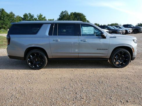 New 2026 Chevrolet Suburban High Country AWD/4WD image 3