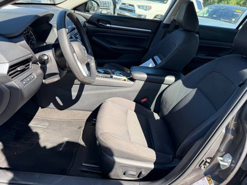 Used 2022 Nissan Altima 2.5 SV FWD image 10
