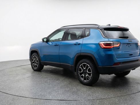 Used 2025 Jeep Compass Trailhawk AWD/4WD image 6
