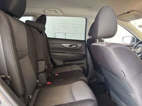 Used 2019 Nissan Rogue SV FWD image 18