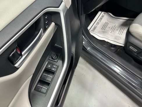 Used 2025 Toyota RAV4 XLE Premium image 9