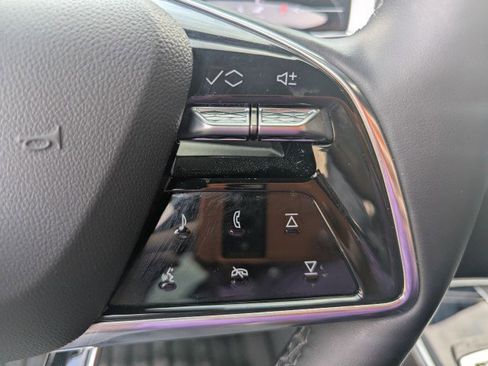 Used 2024 Cadillac Lyriq Luxury AWD/4WD image 14