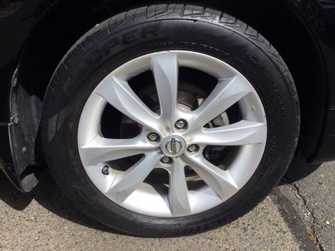Used 2015 Nissan Versa w/ SL Tech Package FWD image 43