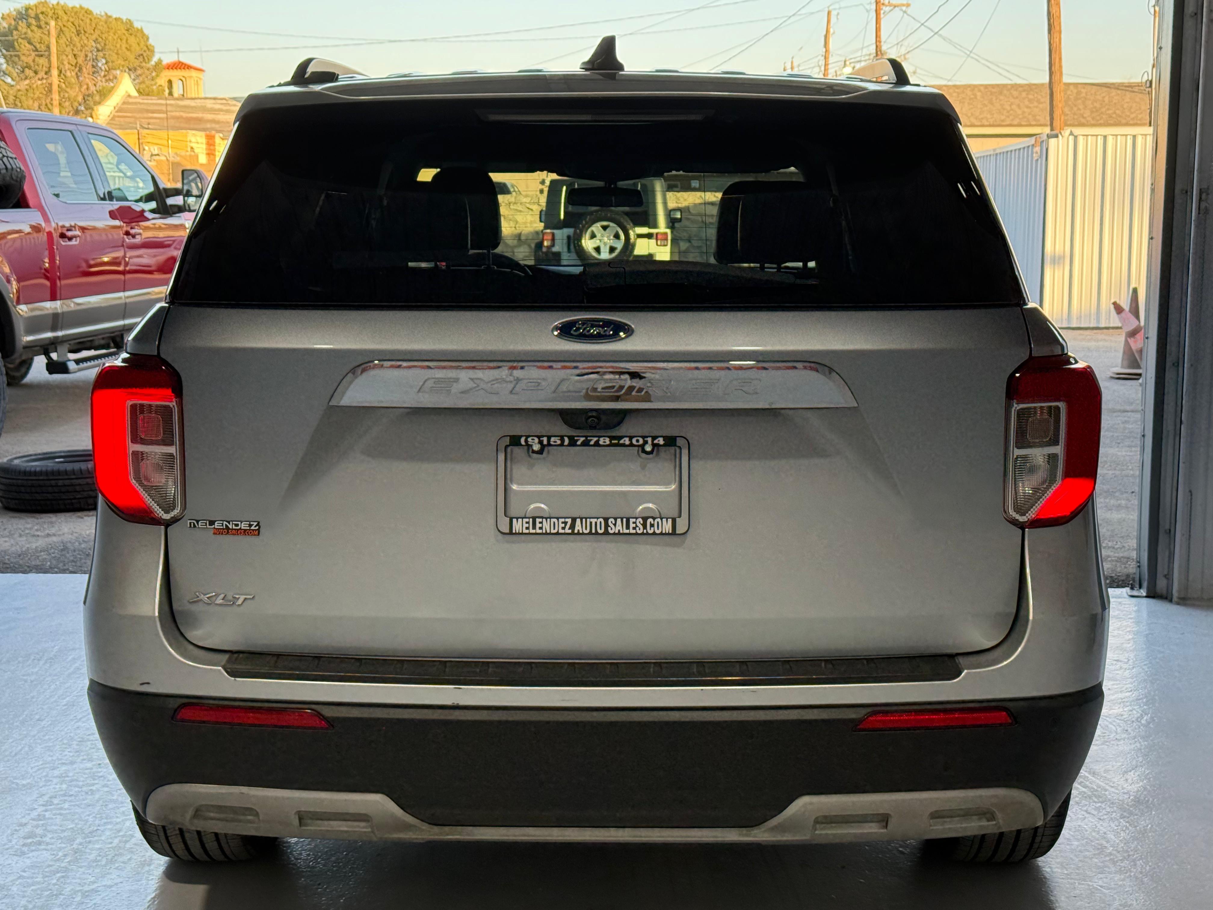 Used 2022 Ford Explorer XLT w/ Equipment Group 202A RWD image 4