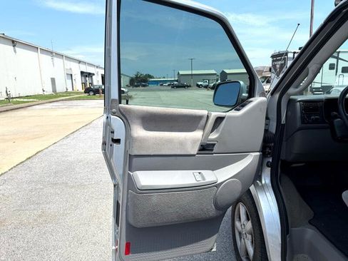 Used 2003 Volkswagen Eurovan MV image 11