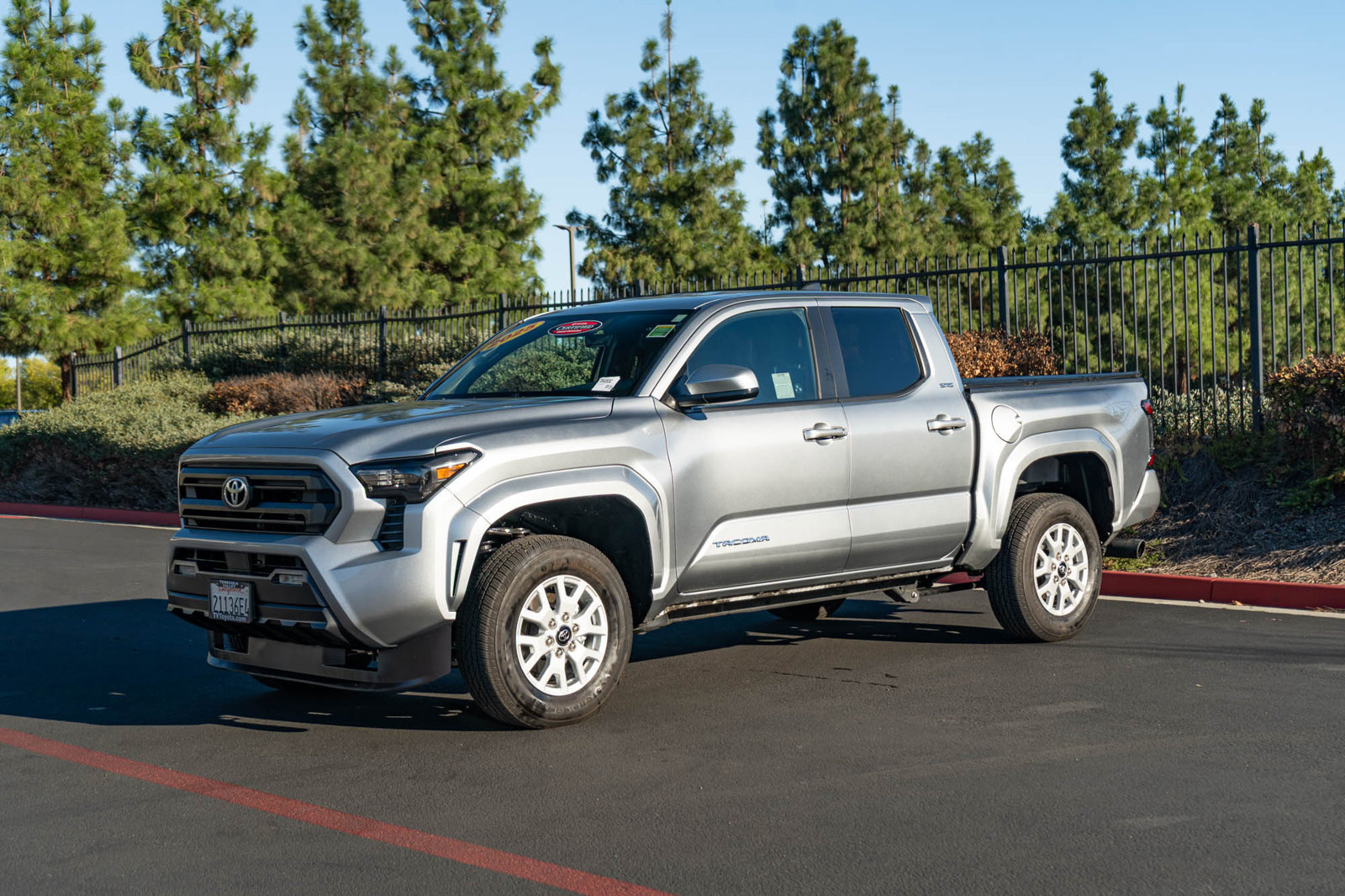 Certified 2025 Toyota Tacoma SR5 AWD/4WD image 3