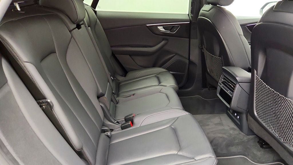 Used 2019 Audi Q8 Premium Plus w/ Premium Plus AWD/4WD image 24