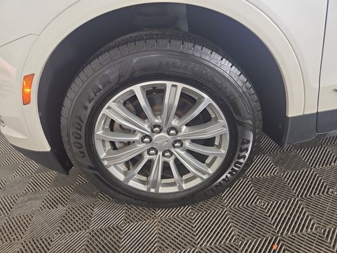 Used 2019 Cadillac XT5 Luxury image 32