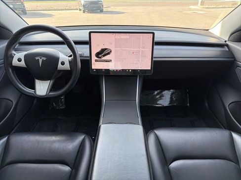 Used 2019 Tesla Model 3 Standard Range Plus image 16