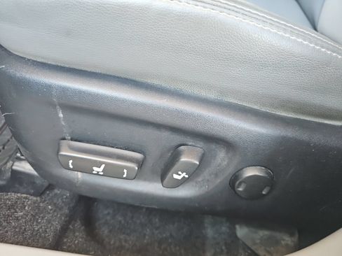 Used 2016 Toyota Prius V Five FWD image 6