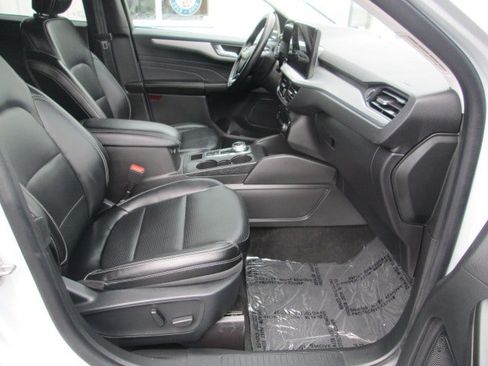 Used 2025 Ford Escape Platinum AWD/4WD image 14