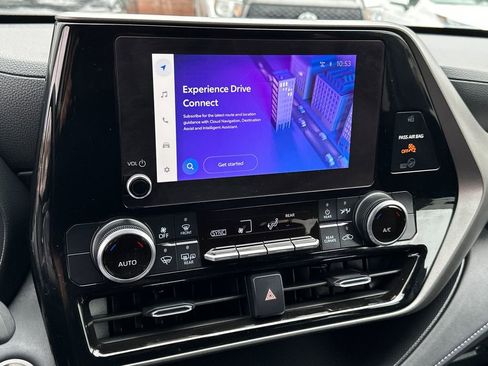 Used 2024 Toyota Highlander LE image 26