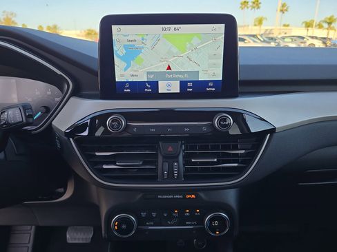 Used 2020 Ford Escape SE image 17