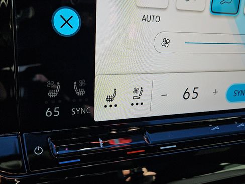 New 2026 Volkswagen Atlas Cross Sport SE image 18