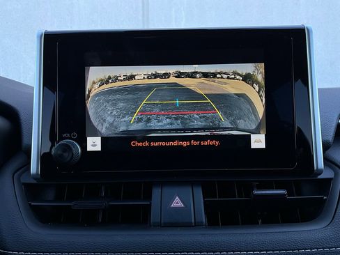 Used 2025 Toyota RAV4 XLE image 32