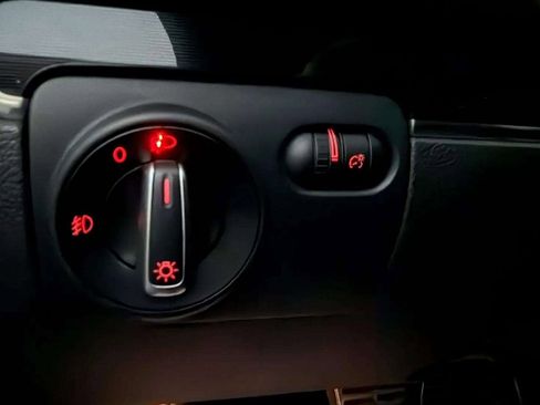 Used 2011 Volkswagen Golf 4-Door image 23