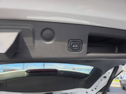 Certified 2022 Chevrolet Equinox RS w/ RS Leather Package image 19