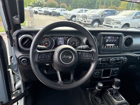 Used 2023 Jeep Wrangler Sport AWD/4WD image 19