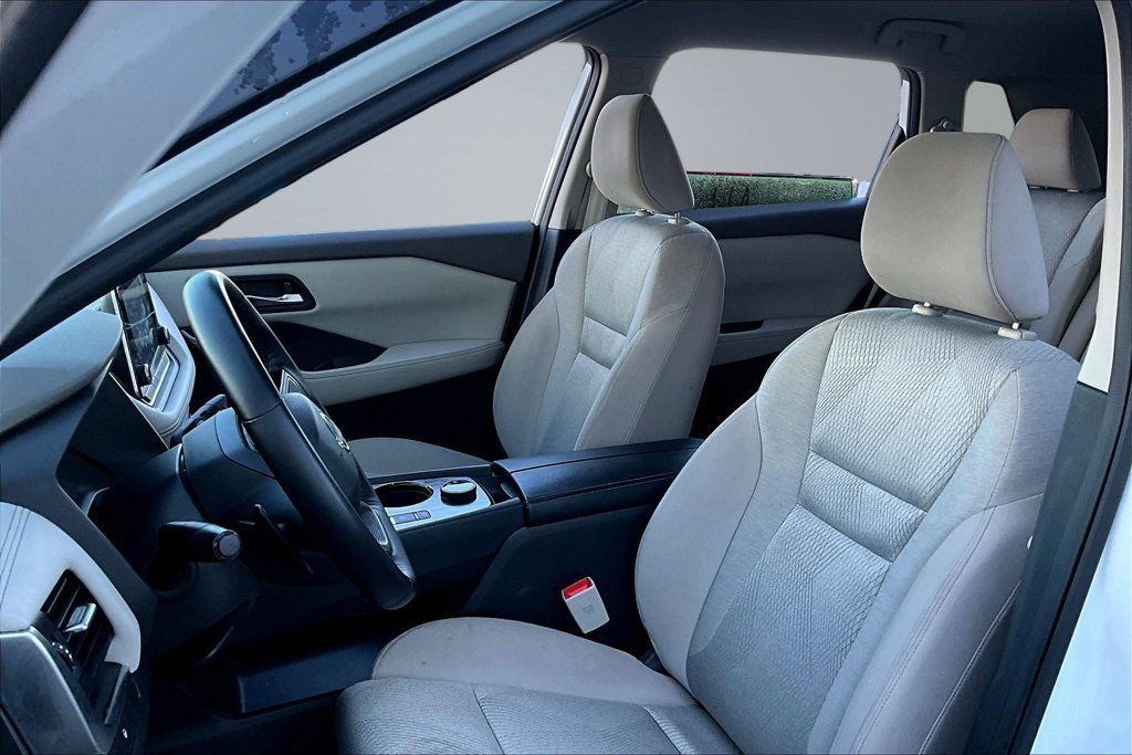 Used 2025 Nissan Rogue SV AWD/4WD image 21