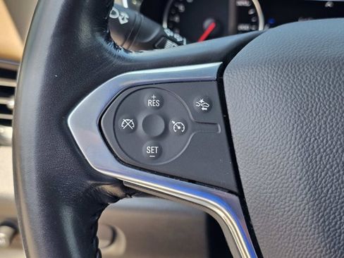 Used 2022 Chevrolet Traverse Premier FWD image 22