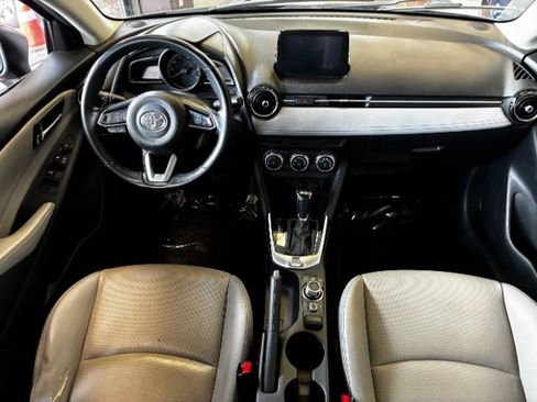 Used 2020 Toyota Yaris XLE FWD image 3