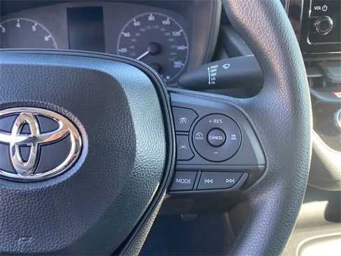 Used 2025 Toyota Corolla LE image 24