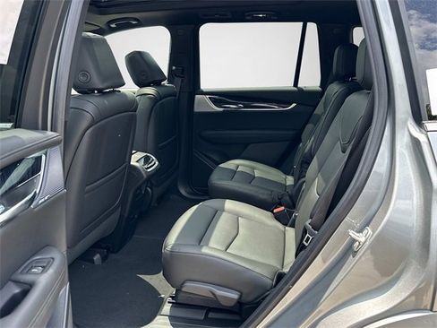 Used 2025 Cadillac XT6 Premium Luxury image 11