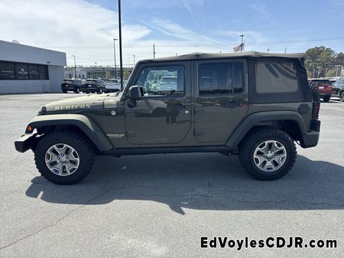 Used 2015 Jeep Wrangler Unlimited Rubicon w/ Connectivity Group image 9