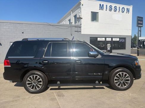 Used 2016 Lincoln Navigator Select AWD/4WD image 8