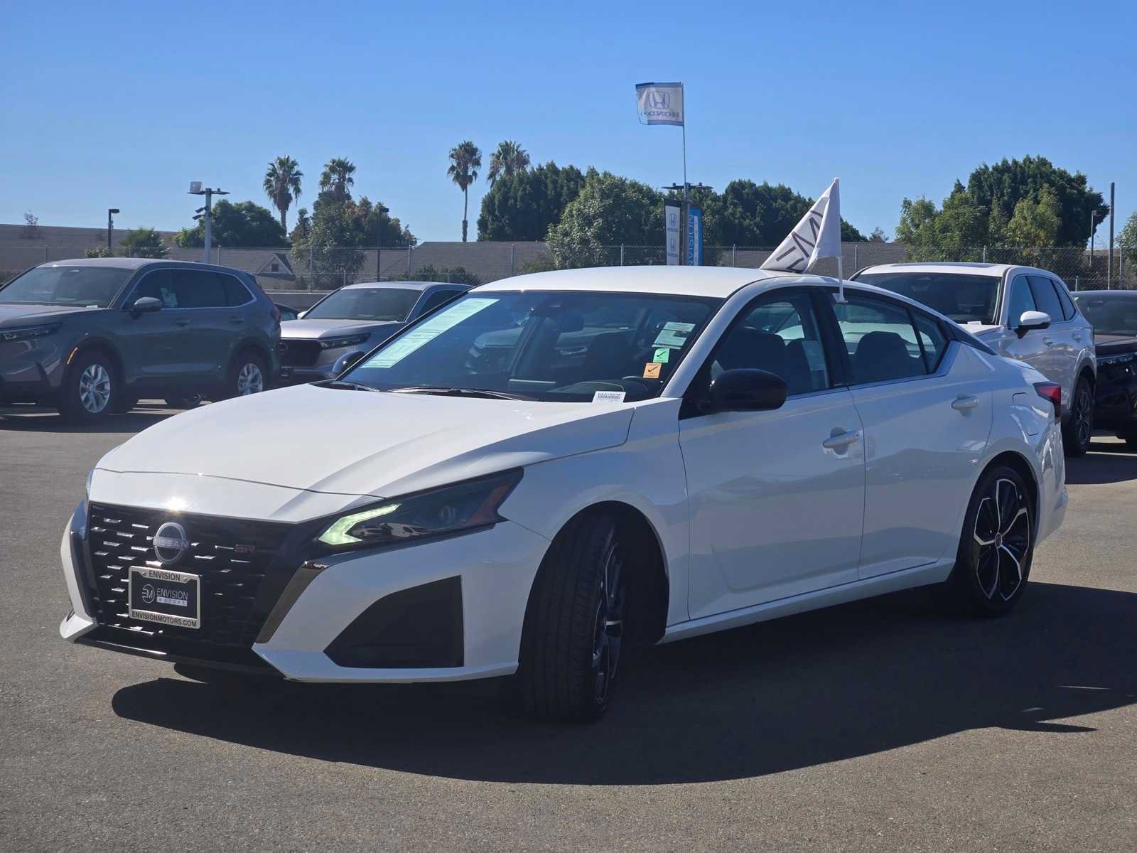 Used 2025 Nissan Altima 2.5 SR FWD image 3