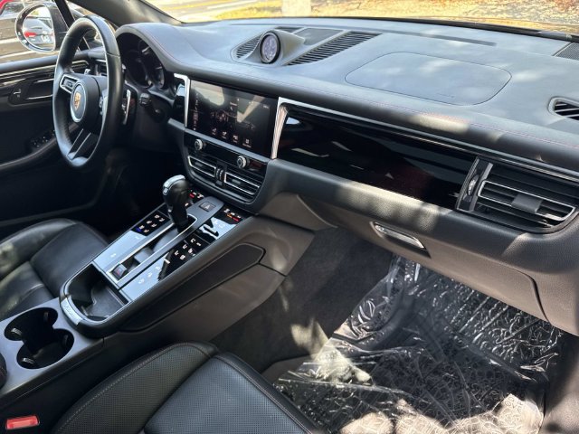 Used 2023 Porsche Macan Turbo AWD/4WD image 29
