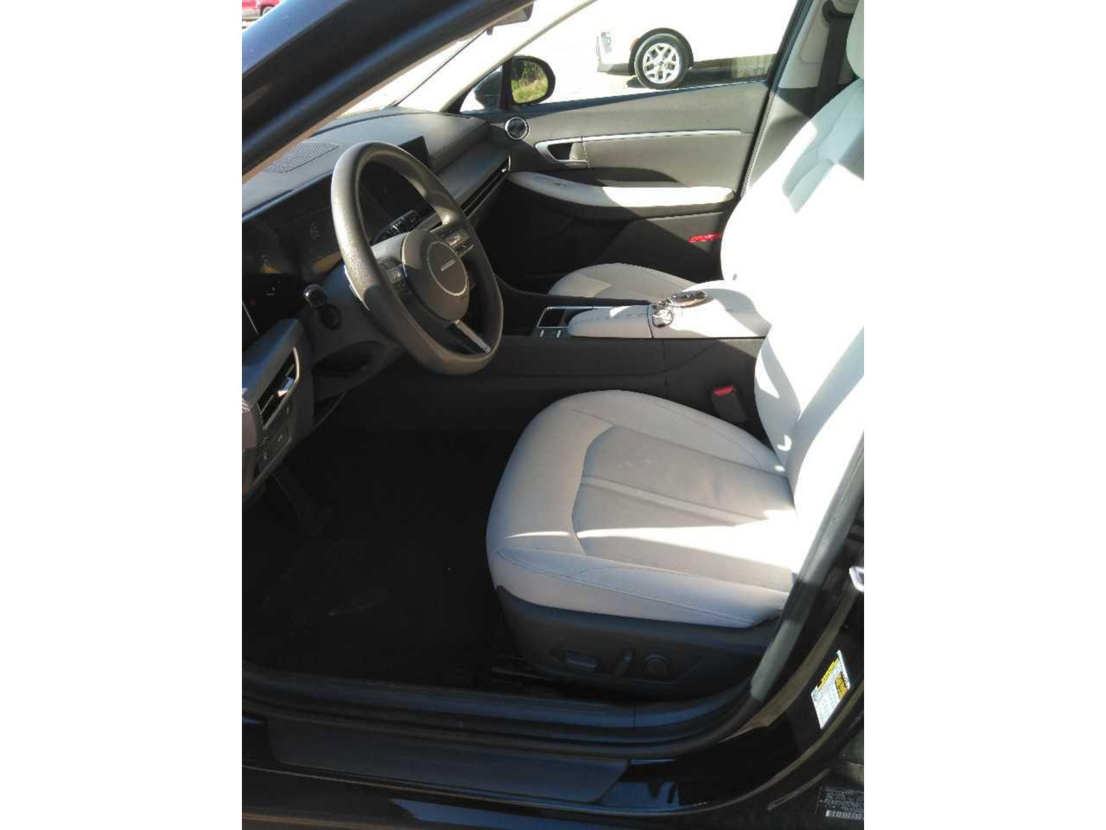 Used 2025 Hyundai Sonata SEL FWD image 13