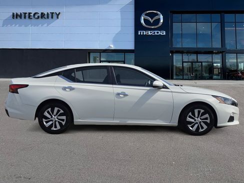 Used 2022 Nissan Altima 2.5 S FWD image 3