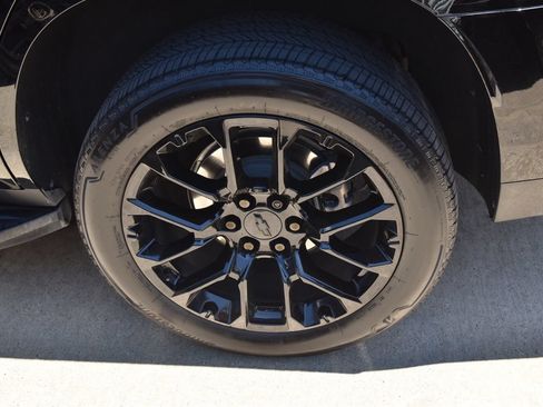 Used 2024 Chevrolet Tahoe RST w/ Luxury Package RWD image 9