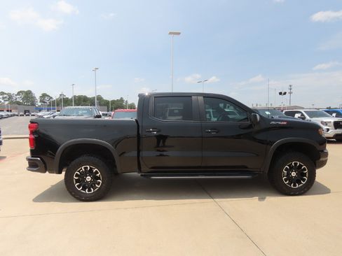 Used 2023 Chevrolet Silverado 1500 ZR2 w/ Technology Package AWD/4WD image 10