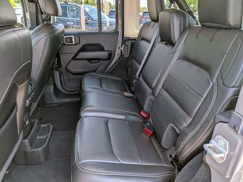 Used 2022 Jeep Wrangler Unlimited Sahara w/ Cold Weather Group AWD/4WD image 15