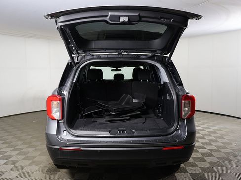 Used 2022 Ford Explorer XLT image 13