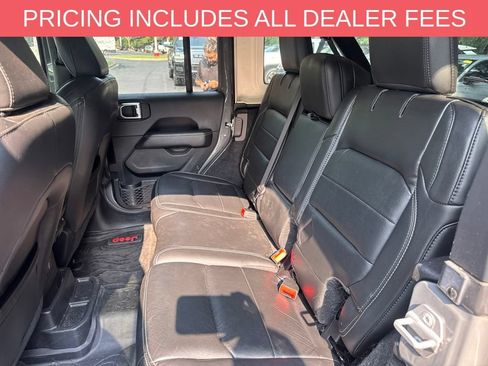 Used 2018 Jeep Wrangler Unlimited Sahara AWD/4WD image 9