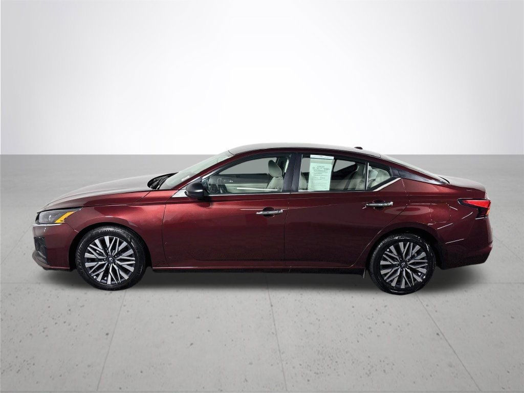 Used 2025 Nissan Altima 2.5 SV FWD image 9