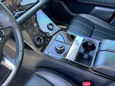 Used 2020 Land Rover Range Rover Velar S image 7