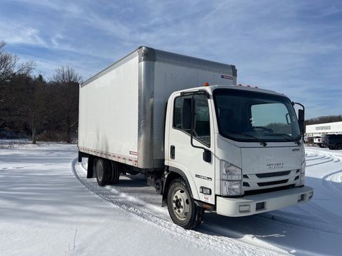 Used 2020 Isuzu NPR image 7