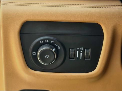 Used 2024 Jeep Grand Cherokee L Summit AWD/4WD image 11