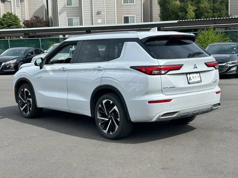 Used 2025 Mitsubishi Outlander 4WD Plug-In Hybrid image 7