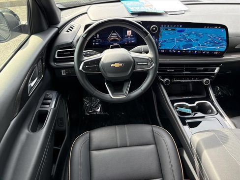 Used 2025 Chevrolet Traverse High Country FWD image 23