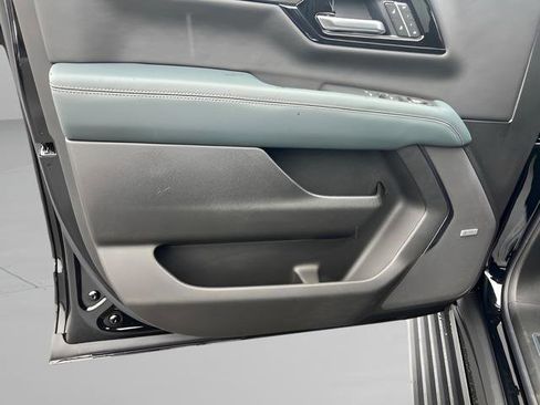 New 2026 GMC Yukon XL AT4 w/ AT4 Premium Package AWD/4WD image 12