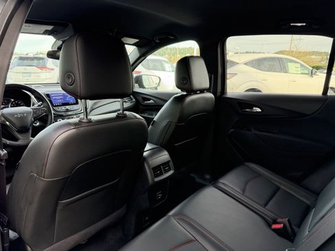 Used 2022 Chevrolet Equinox RS w/ RS Leather Package image 32