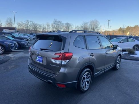 Used 2023 Subaru Forester Premium image 6