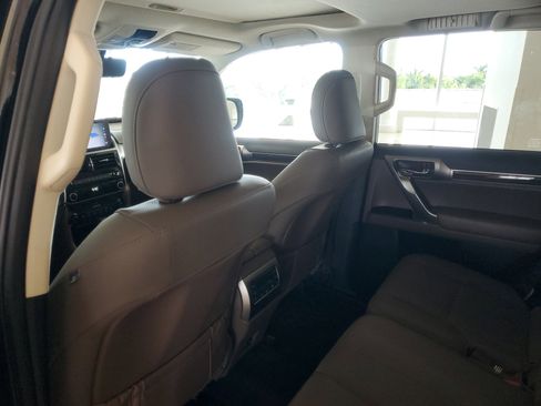 Used 2023 Lexus GX 460 Premium w/ Premium Package image 15